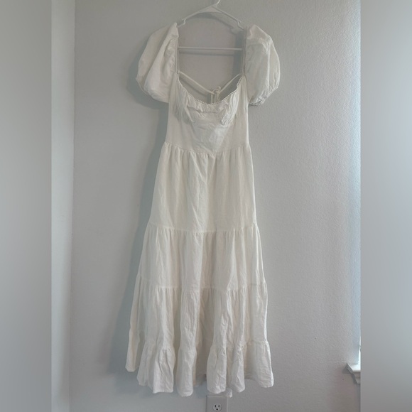 White Flowy Sweetheart Neck Puff Sleeve Dress - Picture 4 of 14